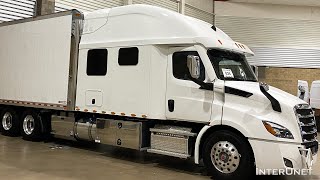 Freightliner Cascadia Extended Sleeper with Bathroom and Kitchen Long Haul Daimler Expedite Truck [upl. by Tillfourd365]